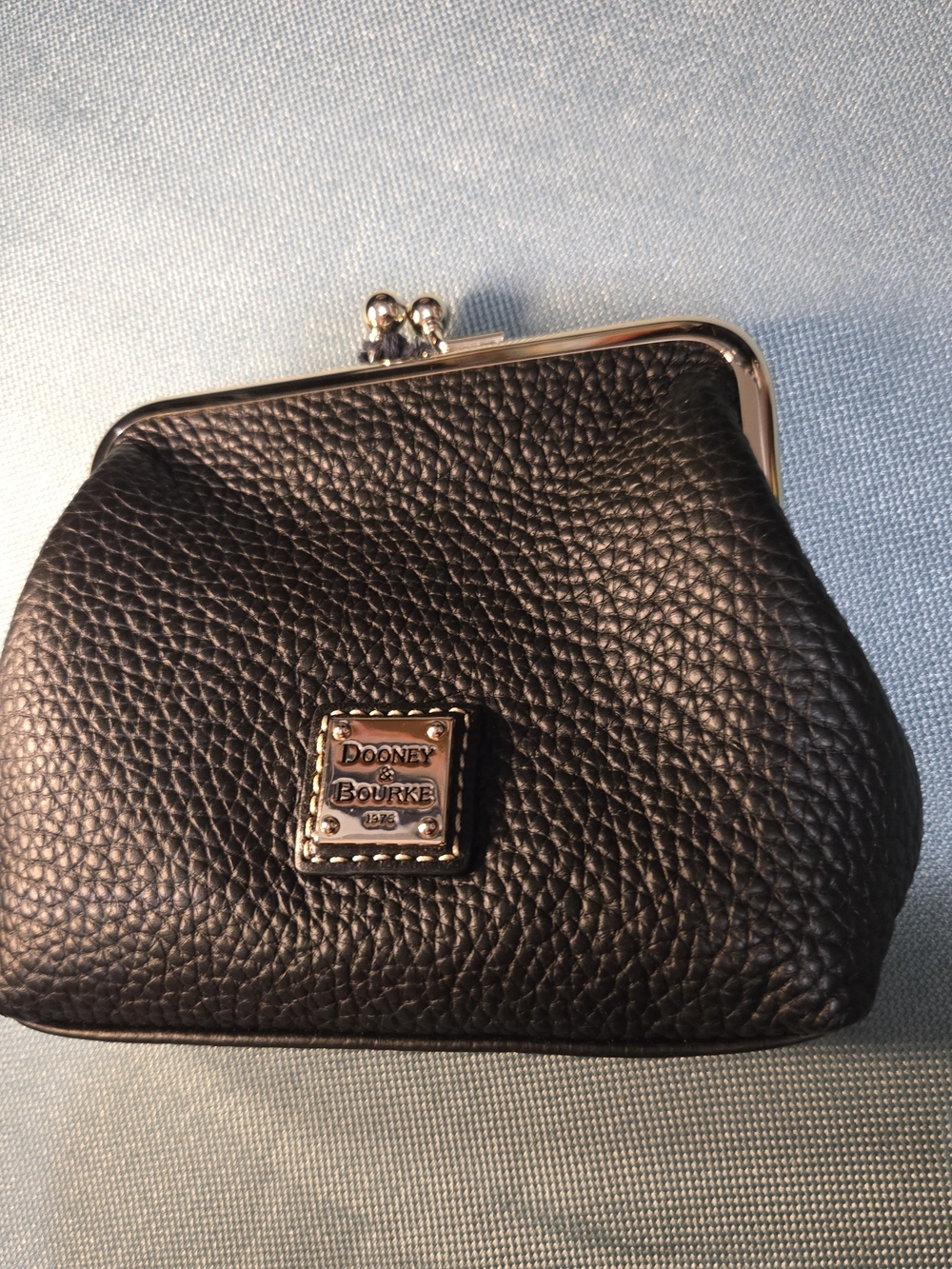 NWT Dooney & Bourke Black Pebbled Leather Kiss-Lock Coin Purse - Picture 2 of 8